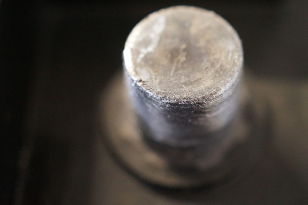 Fertig gereinigte Kontaktflächen des Pols