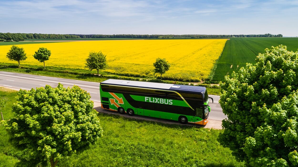 Die erste elektrische Fernbuslinie der Welt startet